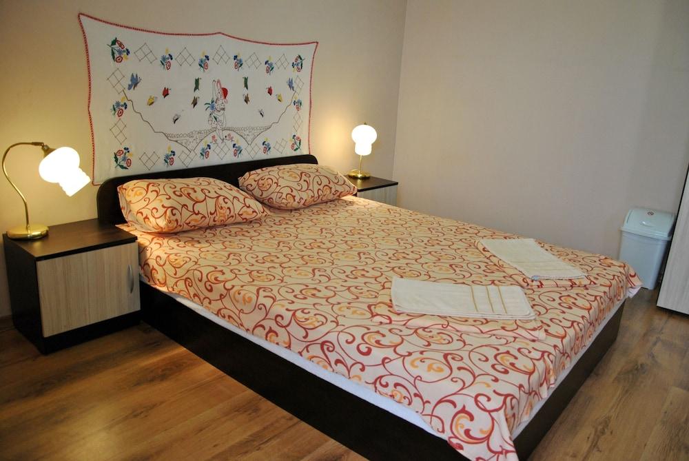 סופיה 10 Coins Hostel & Tours מראה חיצוני תמונה