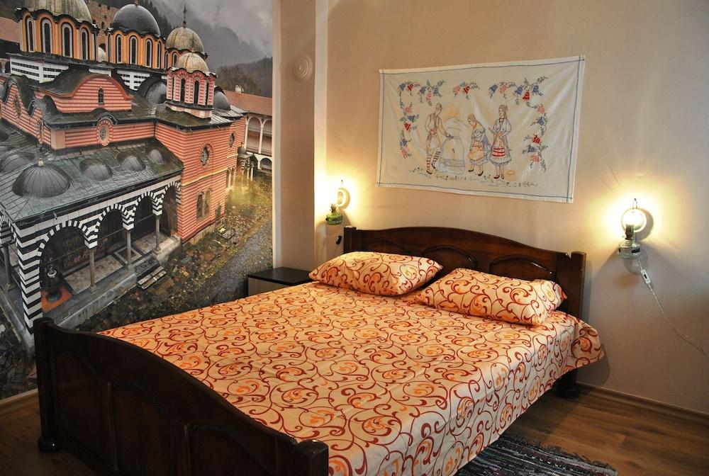 סופיה 10 Coins Hostel & Tours מראה חיצוני תמונה
