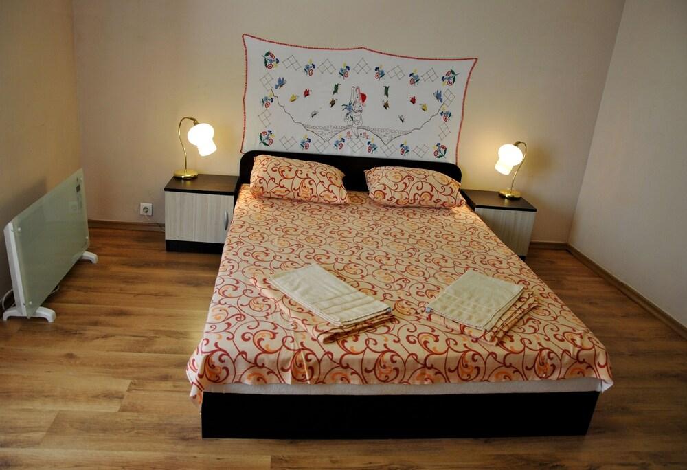 סופיה 10 Coins Hostel & Tours מראה חיצוני תמונה