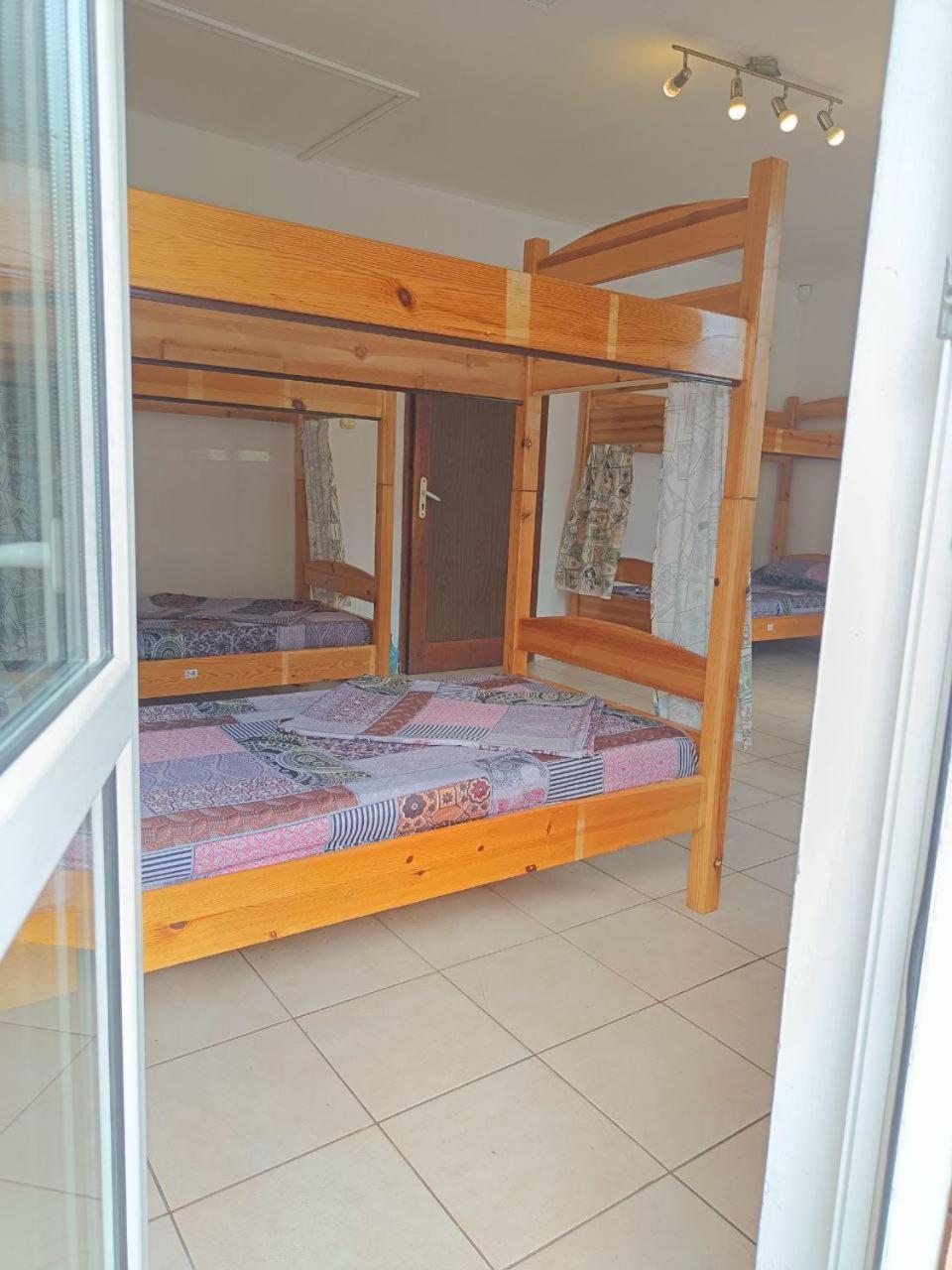 סופיה 10 Coins Hostel & Tours חדר תמונה