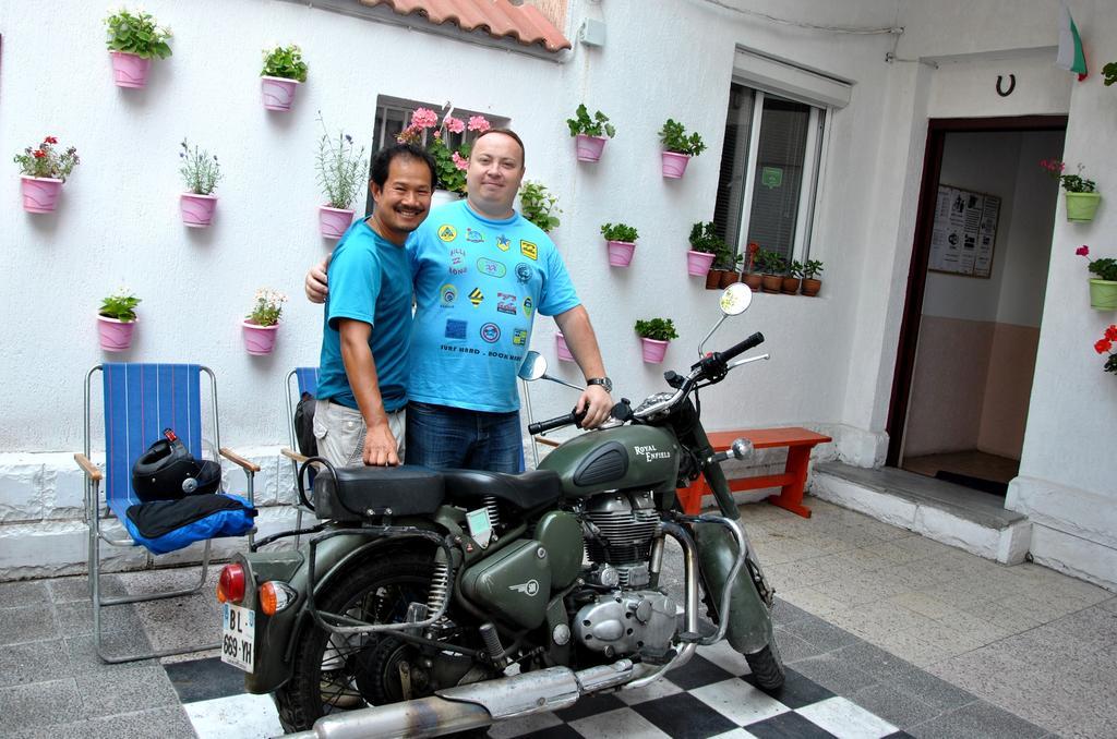 סופיה 10 Coins Hostel & Tours מראה חיצוני תמונה