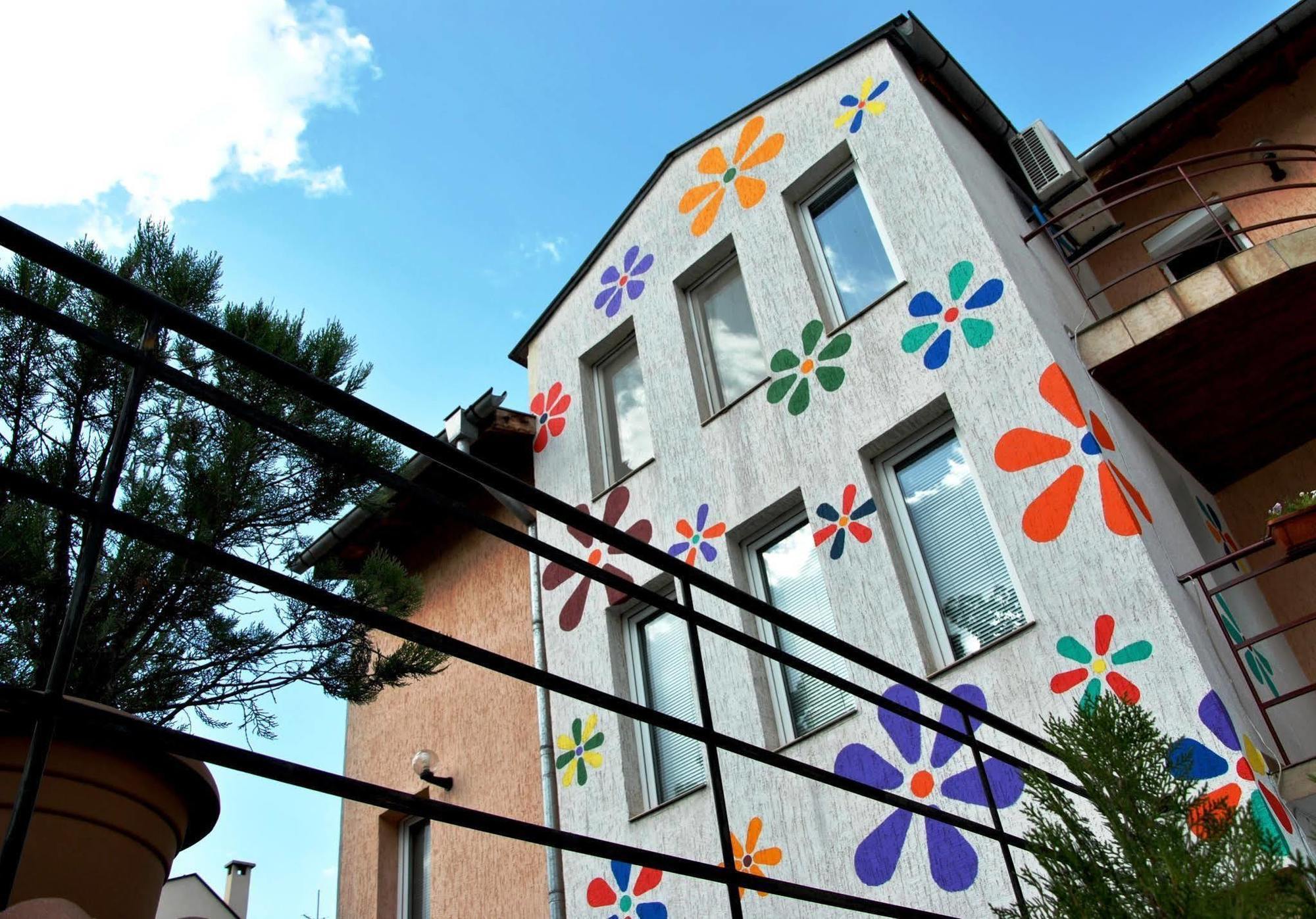 סופיה 10 Coins Hostel & Tours מראה חיצוני תמונה