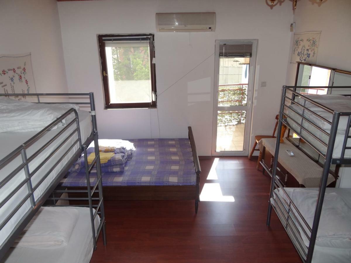 סופיה 10 Coins Hostel & Tours מראה חיצוני תמונה